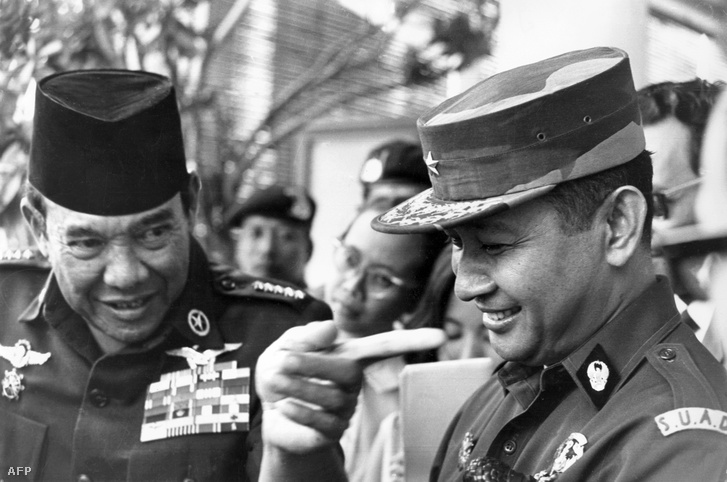 Ahmed Sukarno és Mohamed Suharto 1966. augusztus 24-én