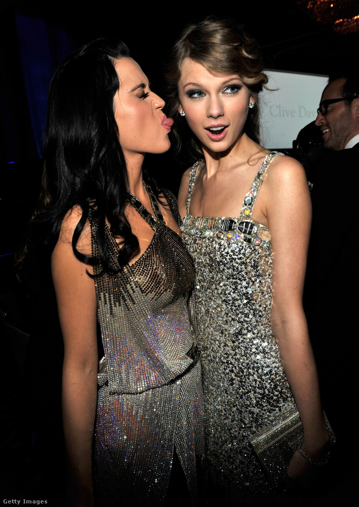 Katy Perry azért tisztogatja nyelvvel Taylor Swift külső hallójáratát, mert szimpátiát akar kicsikarni az énekesnőből