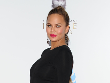 Chrissy Teigen az utcára se bírt kimenni szülés utáni depressziója miatt