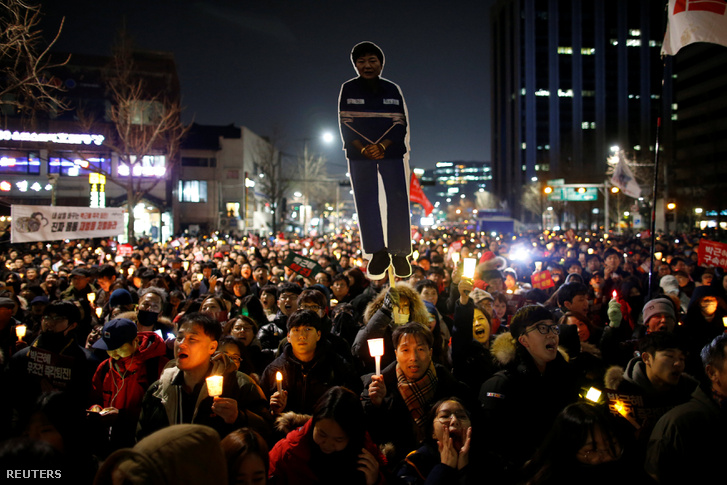 A dél-koreai elnök elleni tüntetés Szöülban, 2016. december 3-án.