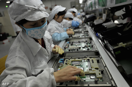 Munkások a Foxconn kínai gyárában