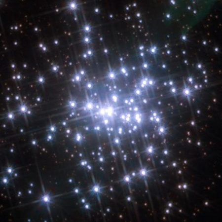 Az NGC 3603 csillaghalmaz magja a WFPC2 2007 szeptemberi felvételén. A 10 évvel korábbi felvétellel összevetve sikerült megmérni az egyedi csillagok elmozdulásait. (NASA, ESA)