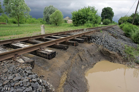 Kimosott vasúti töltés a Somogy megyei Andocshoz tartozó Nagytoldipusztán