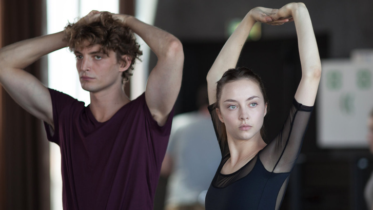 Niels Schneider és Anastasia Shevtsova a Polina című filmben