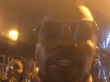 Jamie Foxx élőben közvetíti, hogy egy férfi öngyilkosságra készül Budapesten