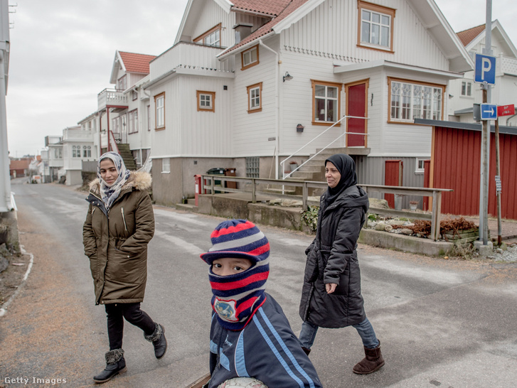 Menekült család Svédországban 2016-ban