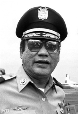 1985-ös kép Manuel Antonio Noriega panamai tábornok-elnökről