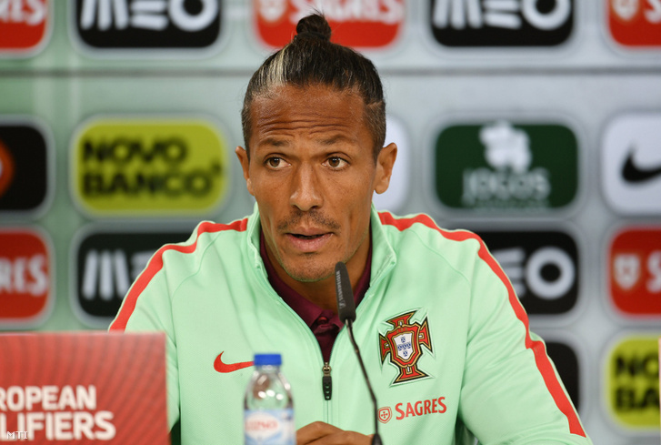 Bruno Alves a portugál labdarúgó válogatott játékosa a sajtótájékoztatón