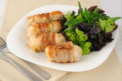 Baconbundában sült csirke - A szalonna ropogós, a hús omlós