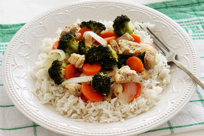 30 perc, 400 kalória, egy fogás: isteni zöldséges, rizses pulykamell, ha fogyizol