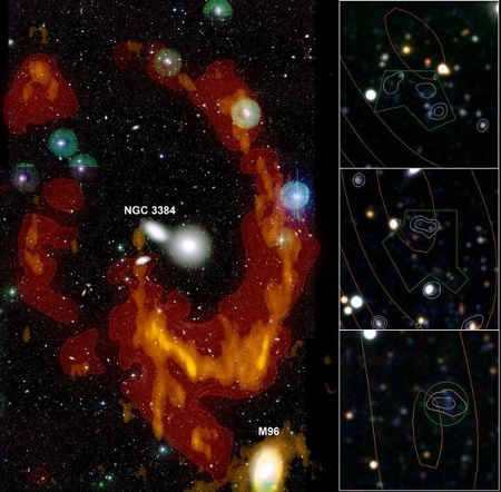 A Leo I galaxiscsoportot körbeölelő gázgyűrű az optikai tartományban, sárga-narancssárga színnel megjelölve a neutrális hidrogén eloszlását. A három kis kép a gyűrű három legsűrűbb részét mutatja.