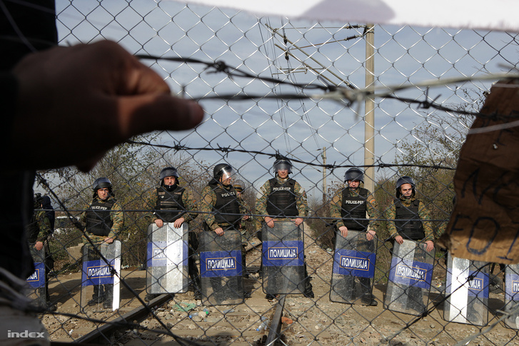 A görög-macedón határ lezárása