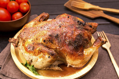 Egészben sült csirke recept: kívül ropogós, belül omlós és vajpuha