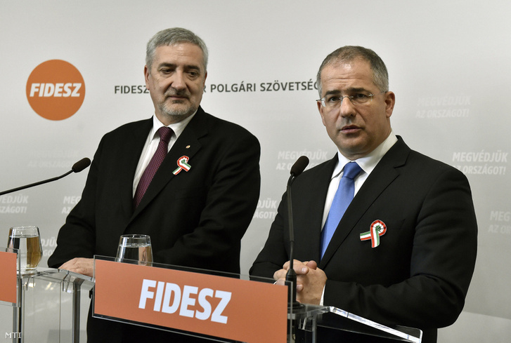 Halász János a Fidesz-frakció szóvivője és Kósa Lajos a párt parlamenti frakcióvezetője