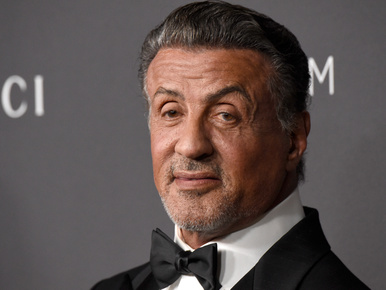 Sylvester Stallonét azzal vádolják, fiatalkorút kényszerített hármasszexre, Stallone tagad