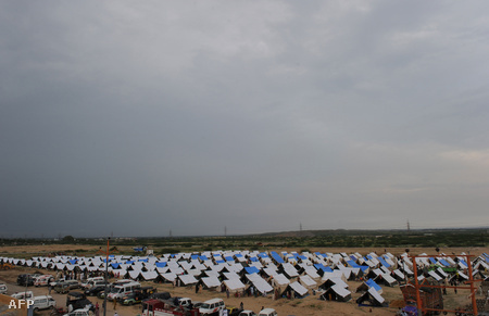 Menekülttábor Razzakabad közelében