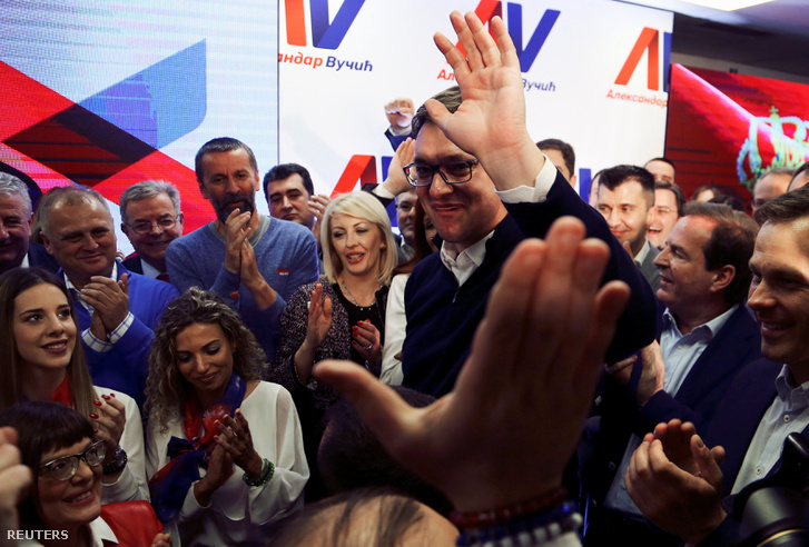 Alexandar Vucic ünnepel a választási győzelme után