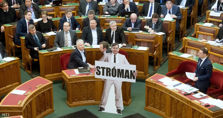 Stróman a Parlamentben március 6-án