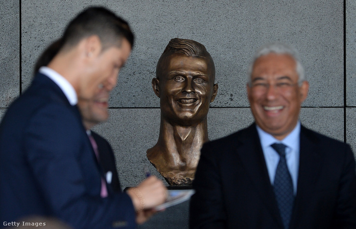 A szobor-Ronaldo