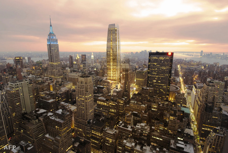A tervezett 15 Penn Plaza Center az Empire State Building melett