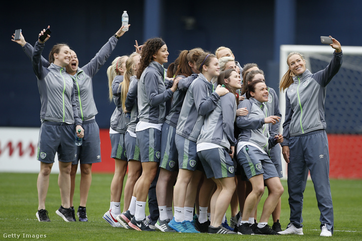 Az ír női futball válogatott amerikai turnéjuk során