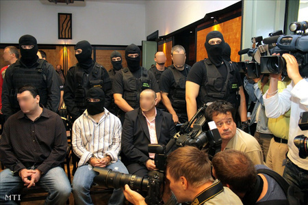 Vádlottak a Cozma-ügy tárgyalásán a Veszprém Megyei Bíróságon