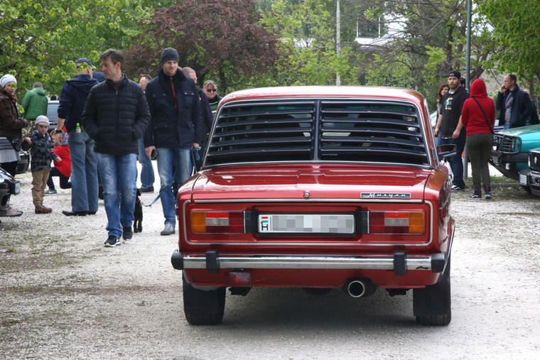 A keleti blokkos autókiegészítők egyik legjellegzetesebb darabja: a nelásskirács