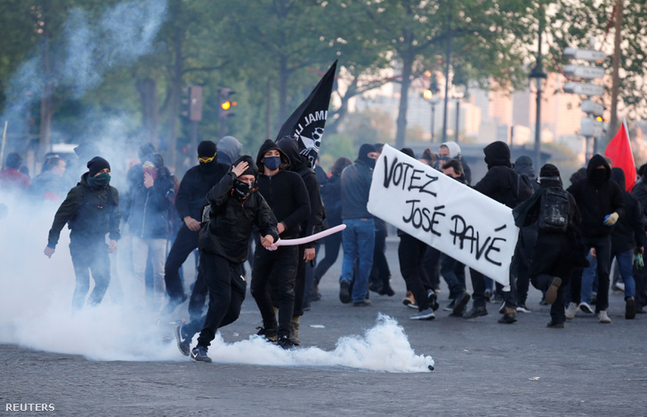 Az első forduló után a Bastille térnél csapott össze néhány tüntető a rohamrendőrökkel