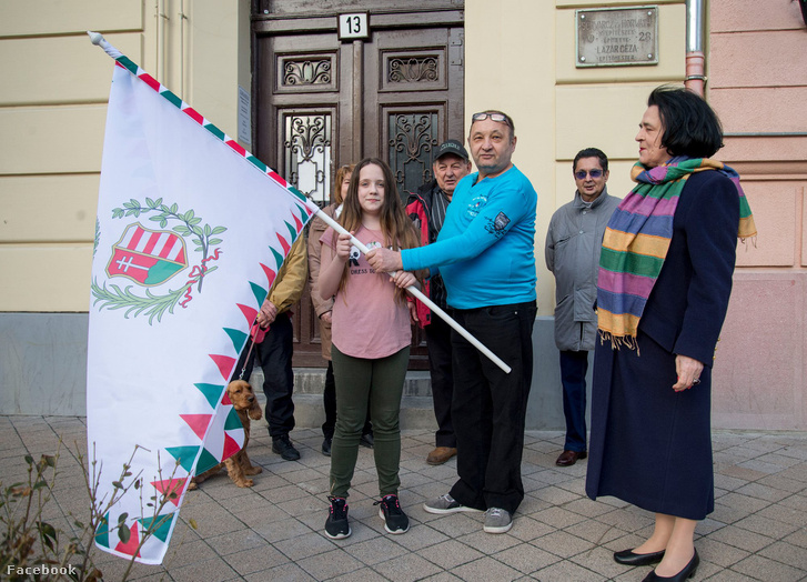 Bár a Józsefvárosban Sántha Péterné (jobbra) nyert, a Fidesz elvesztette a szavazói harmadát