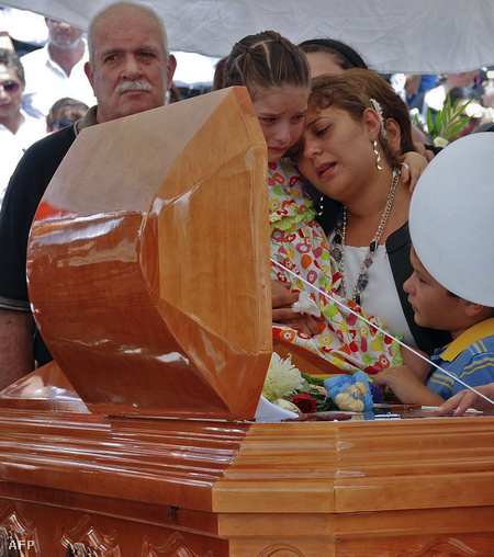 Idén augusztusban elhurcolták otthonából, majd megölték Edelmiro Cavazost, Santigo polgármesterét. Ő az ötödik polgármester, akit megöltek.