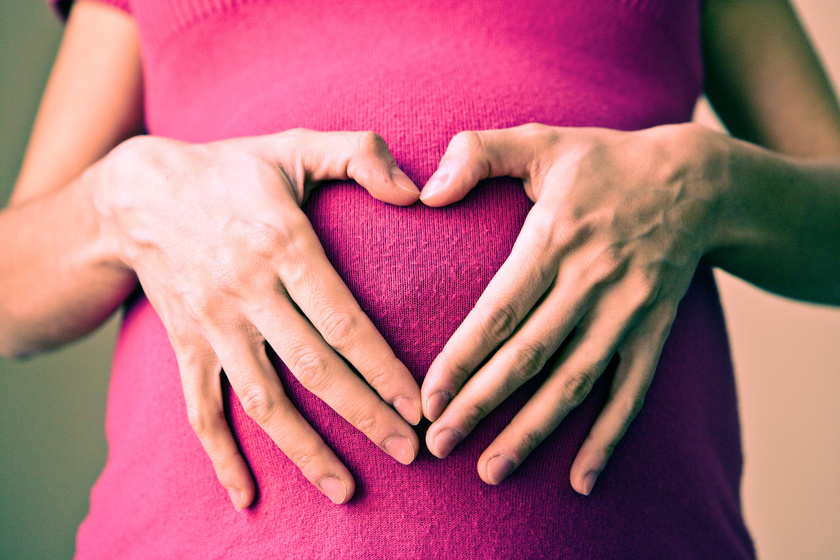 Terhesség és tévhitek: a csúcsos hastól a kiszáradt kezekig