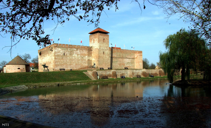 A gyulai vár aminek falai között múzeum és várszínház működik