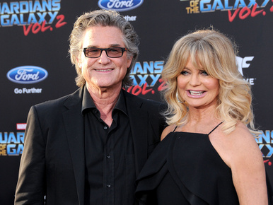 Kurt Russell másnaposan, elég béna szöveggel próbálta felszedni Goldie Hawnt