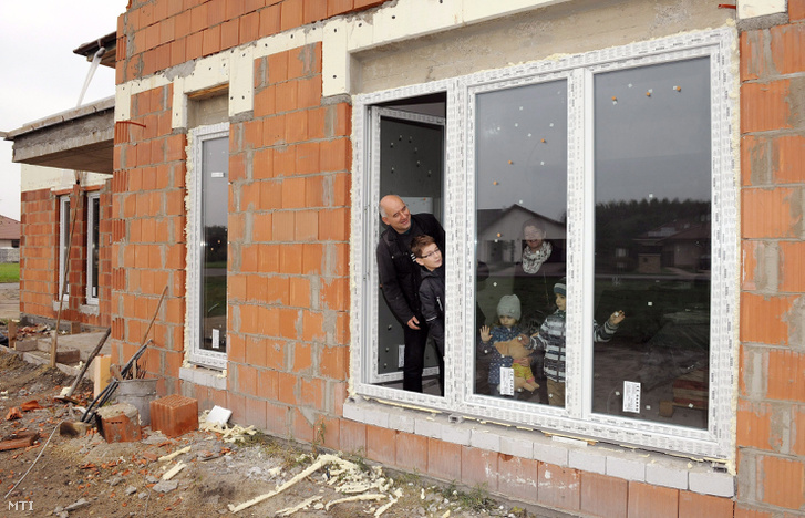 A debreceni Szabó család CSOK támogatással házat épít a debreceni Huszti Lakóparkban