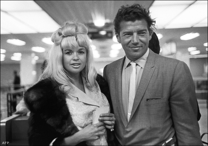 Jayne és Mickey az Orly reptéren, 1964. május 17-én