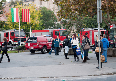 A tűzoltók több járművel vonultak a helyszínre (fotó: Hargita Nándor)