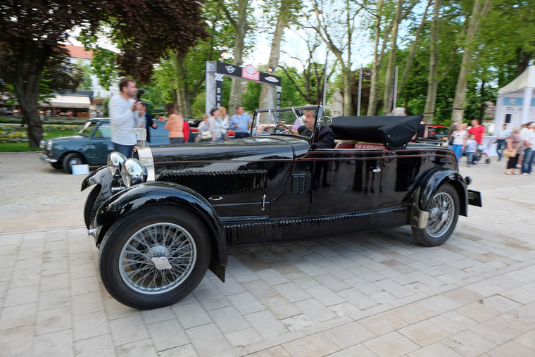 Egy másik hajmeresztően eredeti Bugatti, de ezt már ismerhetik a TC-olvasók, mert járt már Magyarországon, a 2001-es OT-Expón