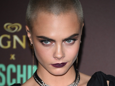 Csak erős idegzetűeknek! Cara Delevingne arca ijesztőbb, mint egy horrorfilm