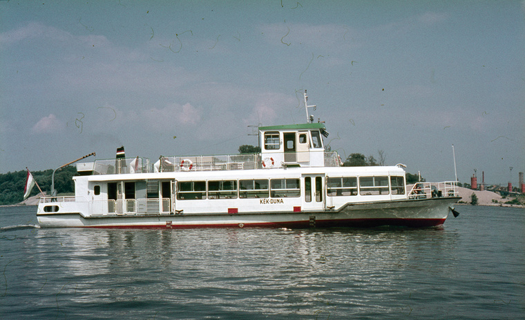 Dunai hajózás nélkül nincsen nyár, 1985-ben a Palotai szigetnél készült a fotó.&nbsp;