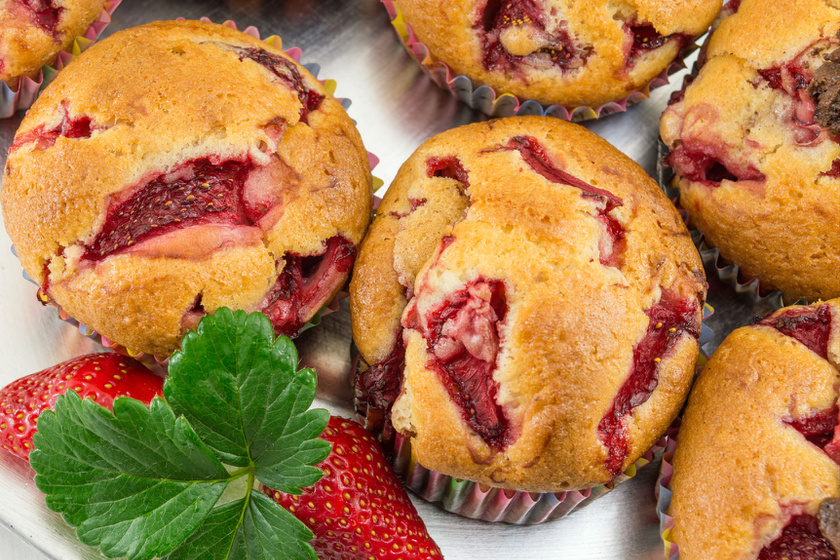 Az epres muffin igazi álomsüti, amellyel ráadásul 30 perc alatt végzel. Gyerekjáték elkészíteni, csak össze kell keverni a hozzávalókat.