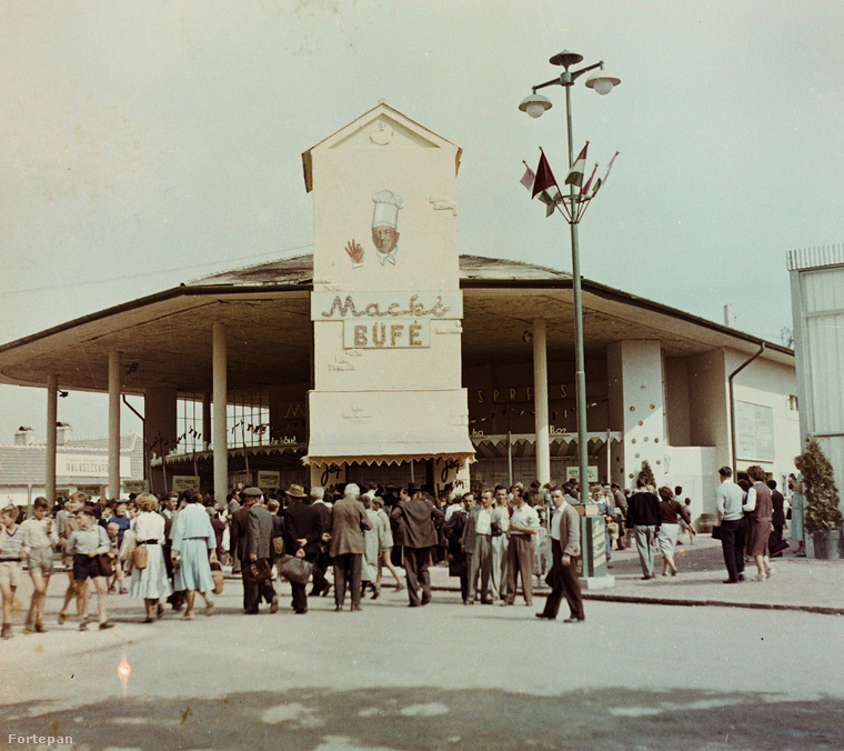 1958 Albertirsai úti vásár területe, ahol az Országos Mezőgazdasági kiállítást rendezték.&nbsp;Nem tudjuk, hogy a Mackó büfében kapható volt-e mackó sajt.&nbsp;