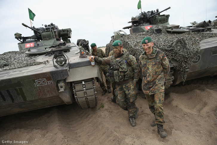 Német katonák a NATO kelet-európai hadgyakorlatán, Lengyelországban, 2015-ben.