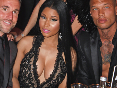 Alig fért oda a szexi bűnöző Nicki Minaj dekoltázsa mellé