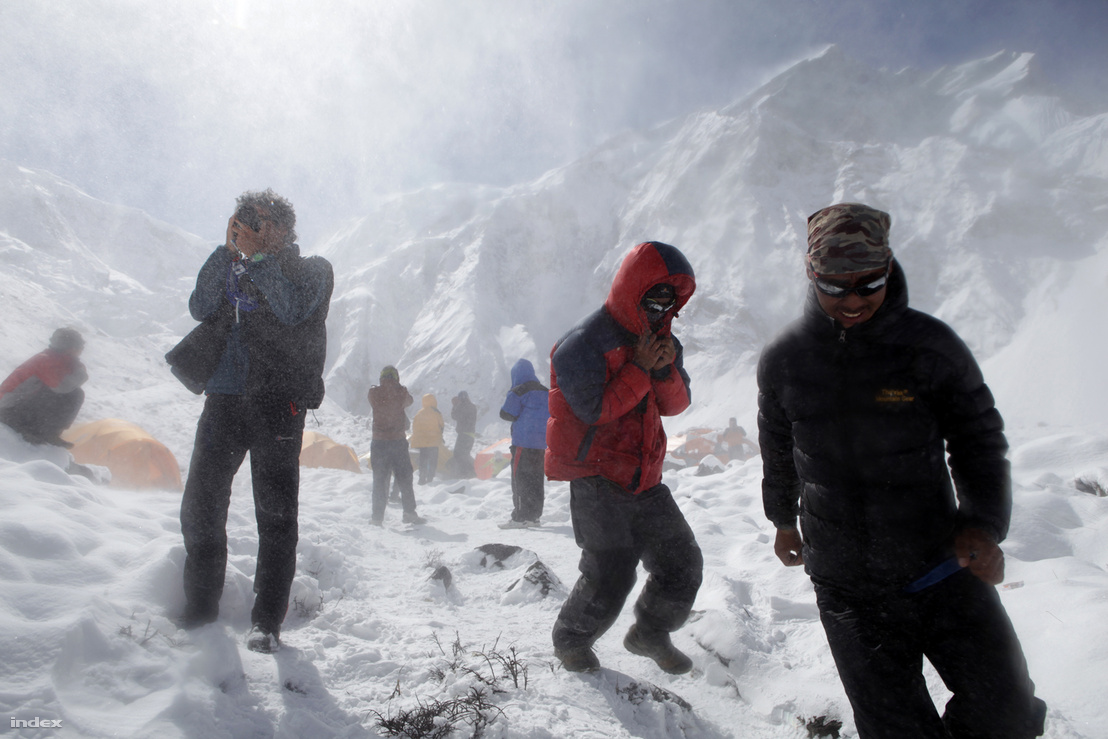Öt évvel ezelőtt Földes András világhódító riportjával indult útjára a rovat. András Erőss Zsolt hegymászót kísérte e la világ tizedik legmagasabb hegyére, a 8091 méteres Annapurnára.