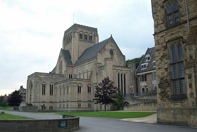 Az Ampleforthi apátság néven ismert bencés kolostor Yorkshire-ben