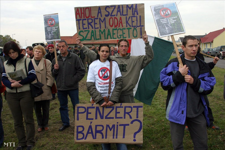 2007. október 27. A világörökséghez tartozó Tokaj-Hegyalja borvidék szőlészei, borászai demonstrálnak, szerintük elfogadhatatlan, hogy Szerencsen szalmatüzelésű hőerőművet építsene
