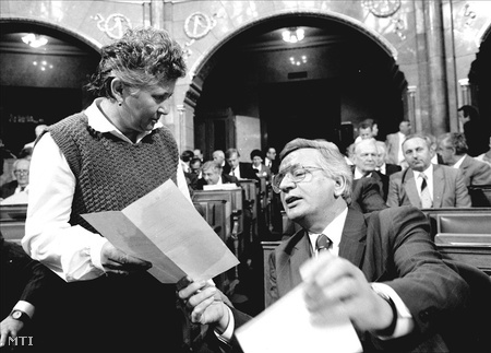 1989. október 30. Szűrös Mátyás házelnök a Parlamentben. (Fotó: Kovács Attila)
