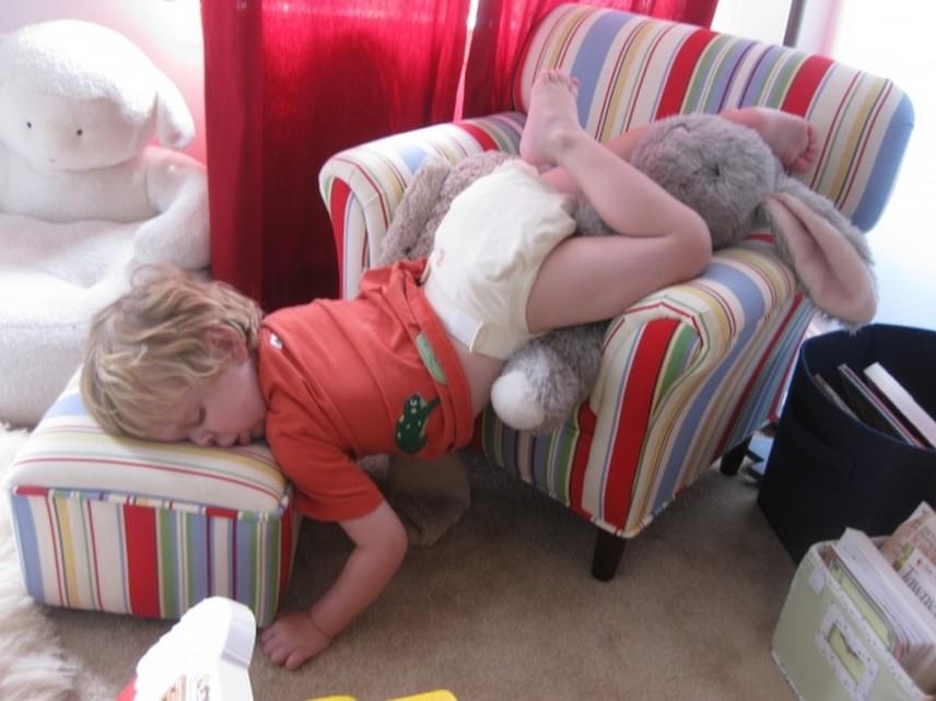 	Ez a gyerek újraértelmezte a fotelágy kifejezést.