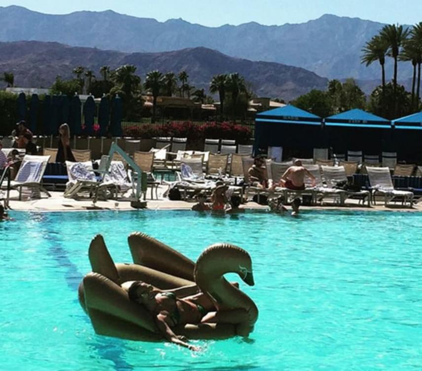 
                        	A Palm Springs-i luxusszállóban Andy Vajna feleségének van hova menekülnie a forróság elől.