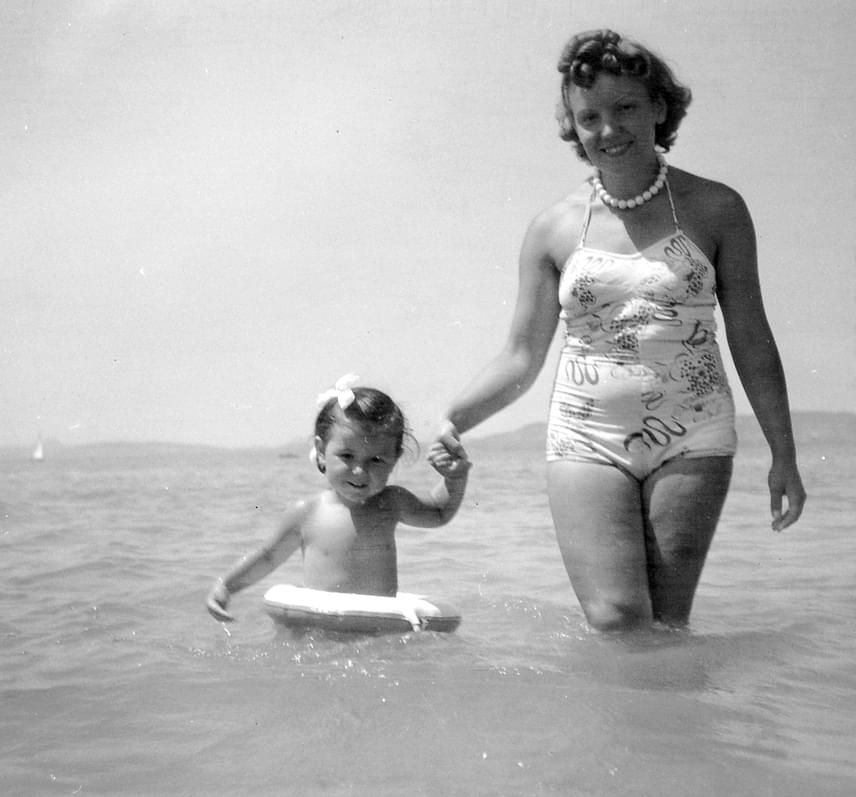 	Imádnivaló strandolós fotó 1954-ből.